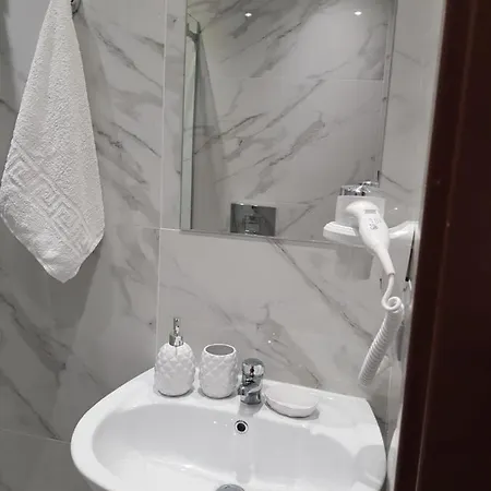 Luxury 2 *