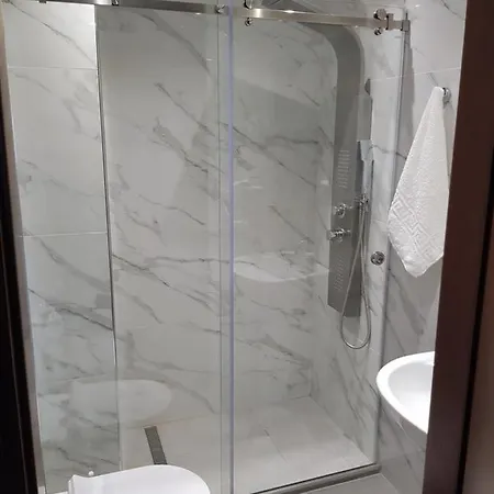 Luxury 2 *